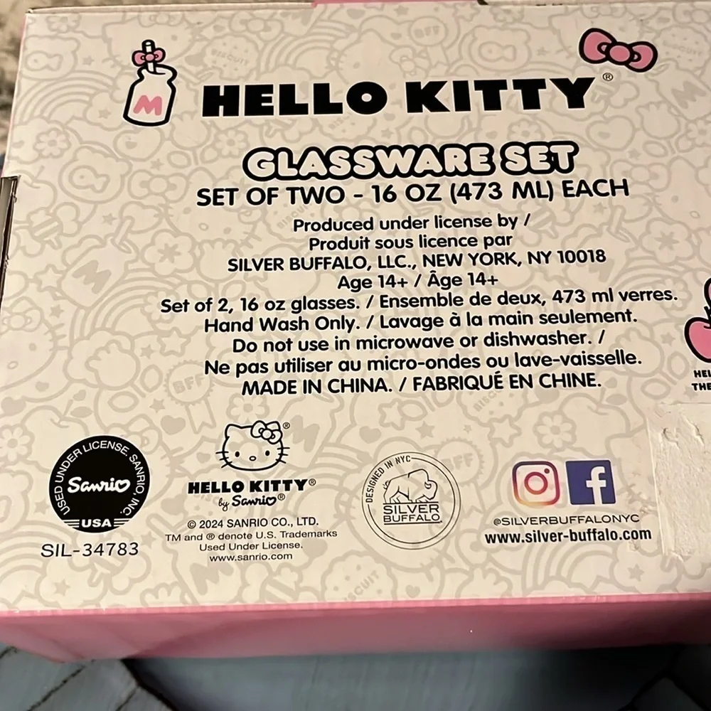 🆕 Hello Kitty Set of two 16 Oz Drinking Glassware Set Bows